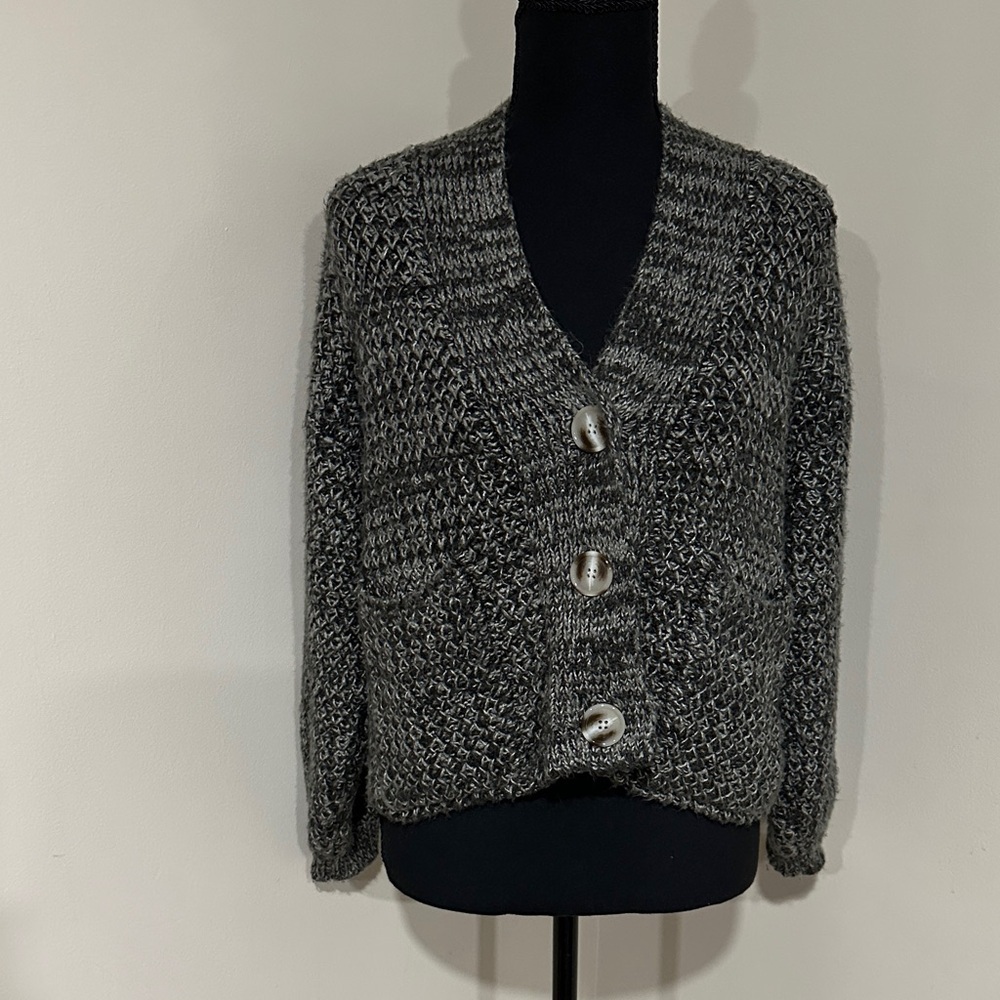 *URBAN OUTFITTERS* Gray x White Button Down Knit Sweater Size Small